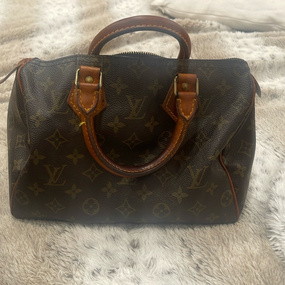 SOLD! Louis Vuitton speedy 25